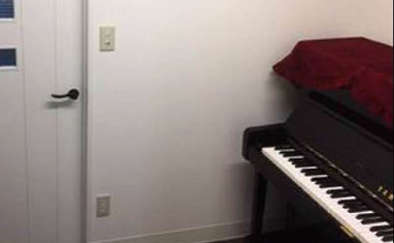 溝の口、アップライトピアノ部屋（兼音楽室）のレンタルのイメージ画像