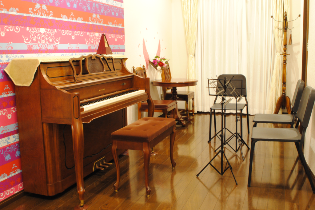 ピアノのある隠れ家的スペース｢レンタルスタジオ川和ONE｣のイメージ画像