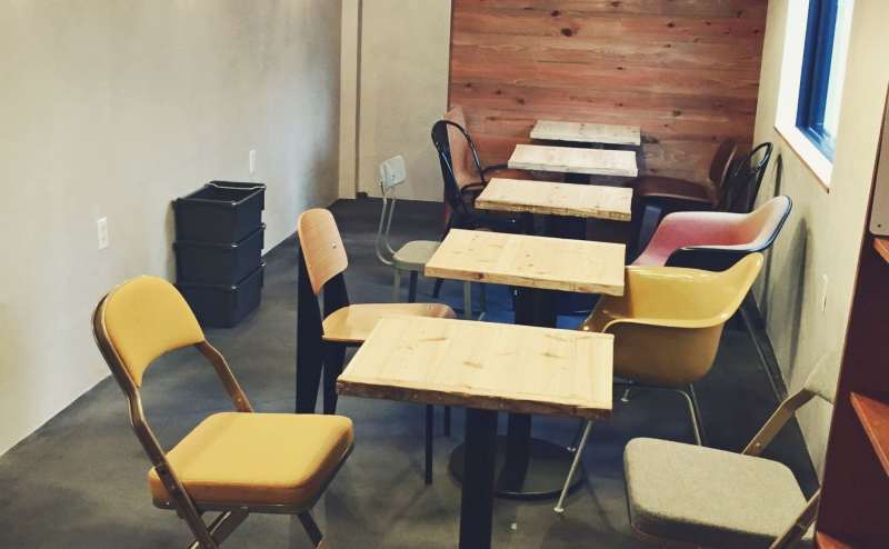 吹田市 レンタルカフェ CAFE L'ETOILE DE MER 1F /阪急吹田駅徒歩5分 おしゃれなカフェでセミナー・ワークショップ/飲食持ち込みOK レンタルスペースのイメージ画像