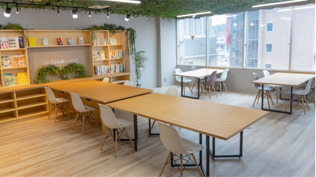大分市 シェアオフィス&コワーキング | Oita Co.Lab Lounge コワーキングスペース