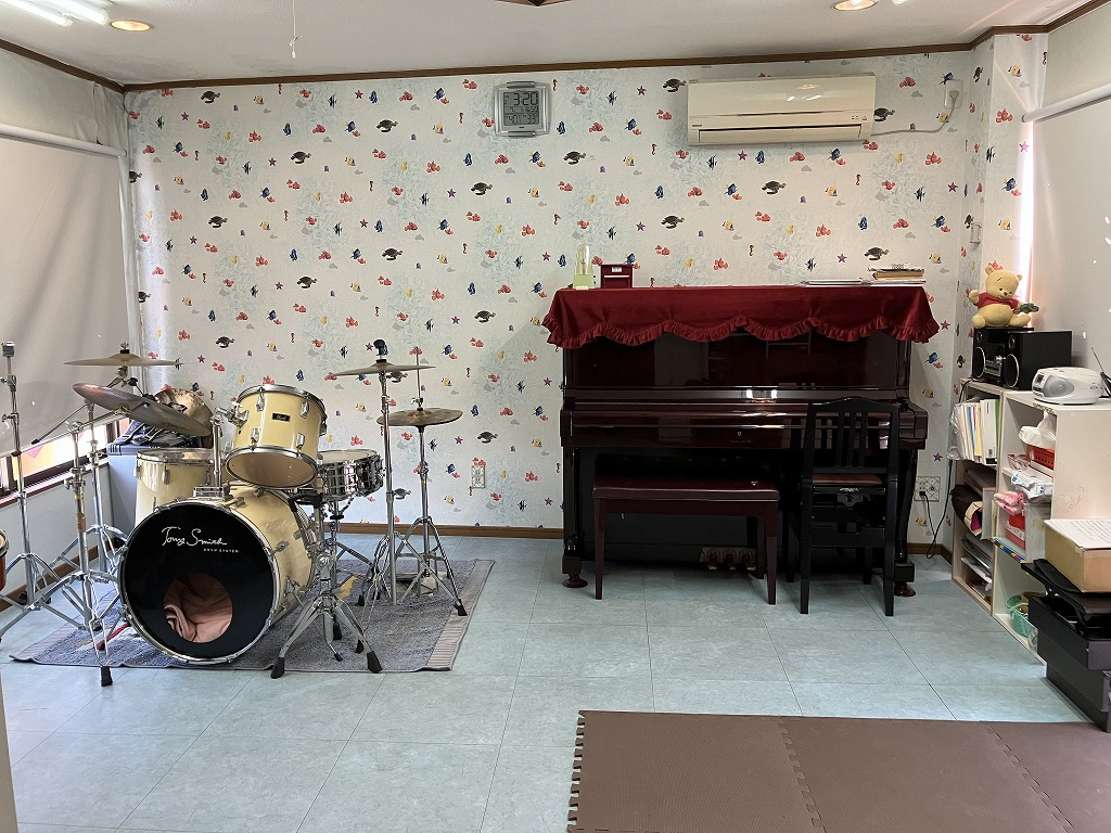 堺市で「やってみたい」の自主性を伸ばしていく　FSアカデミー　上野芝スタジオ　3階 音楽スペース(ピアノ、ドラムあり)1部屋　/ 会議室　1部屋　