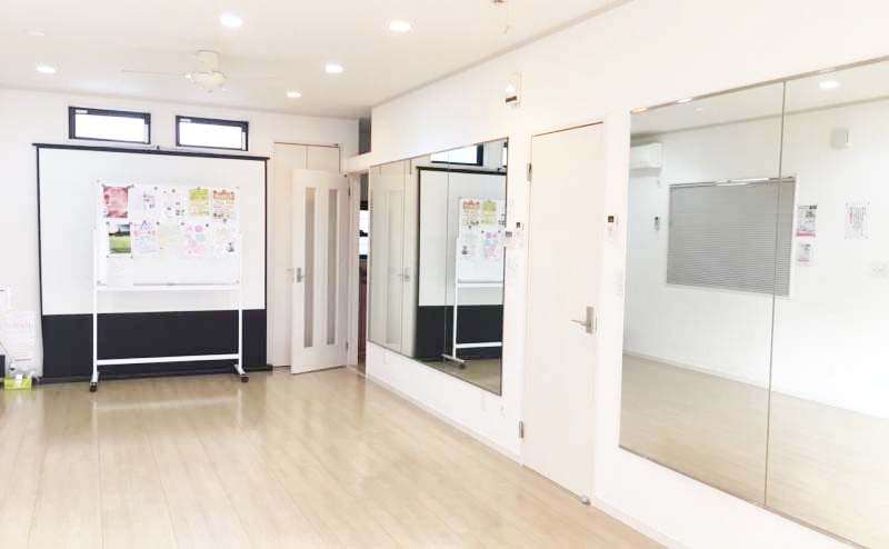 ウッドデッキがおしゃれなレンタルスタジオ レンタルスペース KAVERI 東林間店のイメージ画像