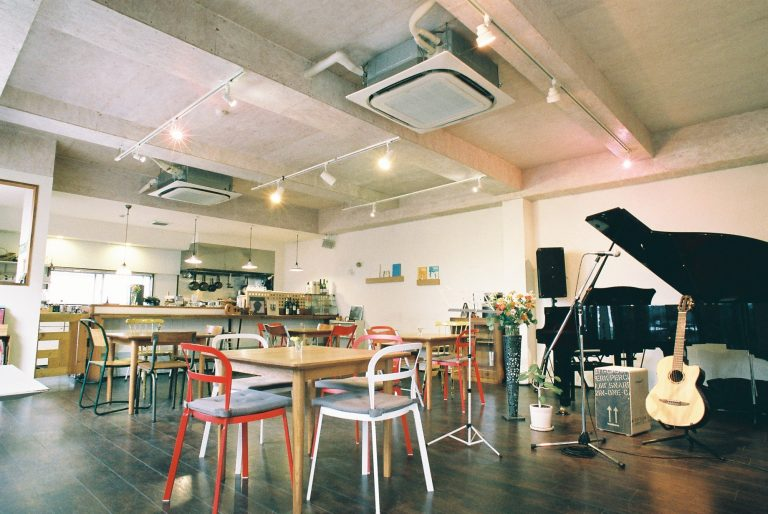 春日井市でグランドピアノ／音響設備／キッチン付 多目的レンタルスペースならond  １F   happy-o! space