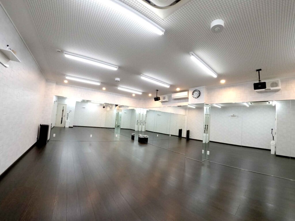 尼崎市 レンタルスペース アコカ 2面鏡張り防音・防振スタジオのイメージ画像