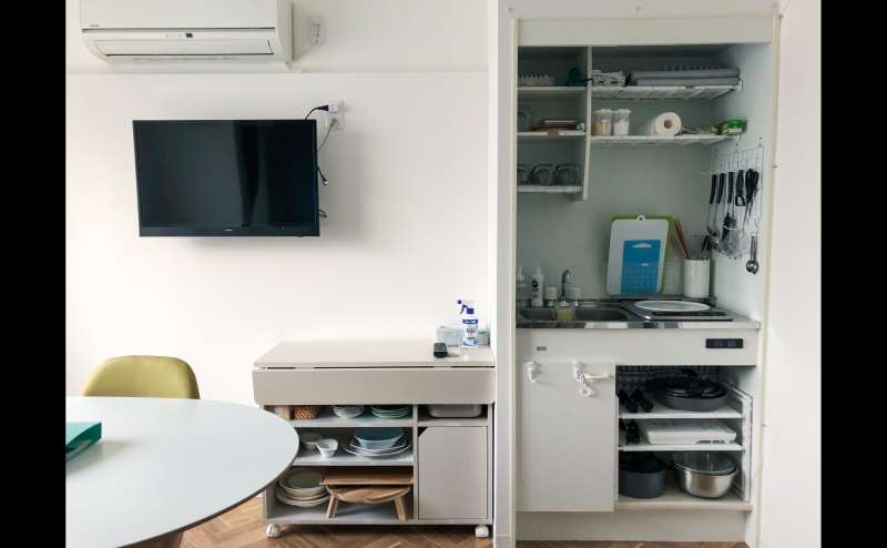 ミニキッチン　キッチン横の収納カウンターは作業台として拡張＆移動可能です