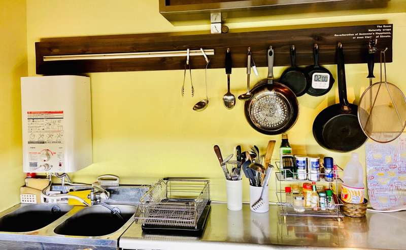 キッチン道具は一式揃っておりますので、料理をして頂くこともできます