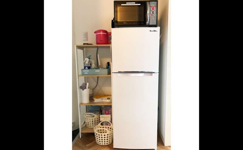 冷蔵庫は冷凍庫付き2ドアタイプです