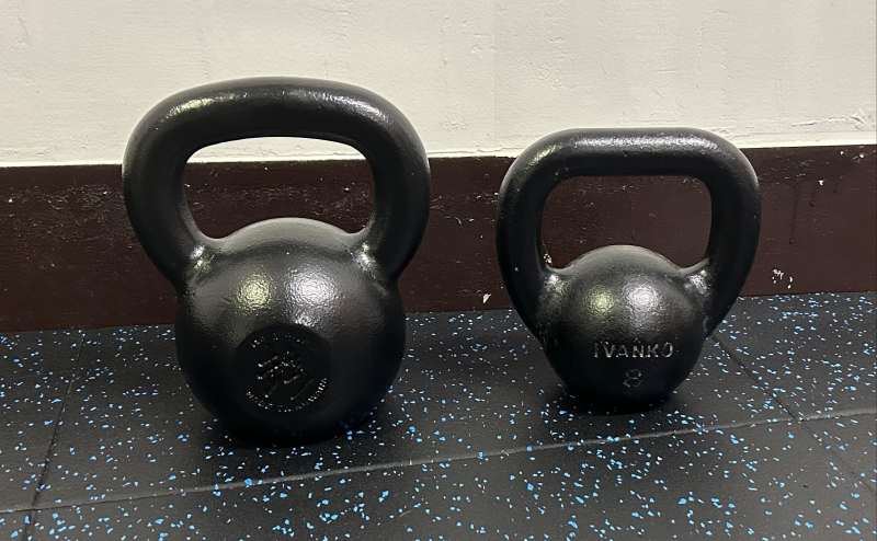 伊藤鉉鋳工所 & IVANKOのハードスタイルケトルベル（8kg, 16kg）