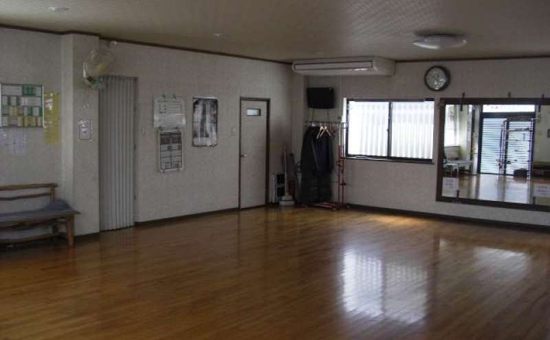 阪神杭瀬駅徒歩6分の駅近ダンススタジオ