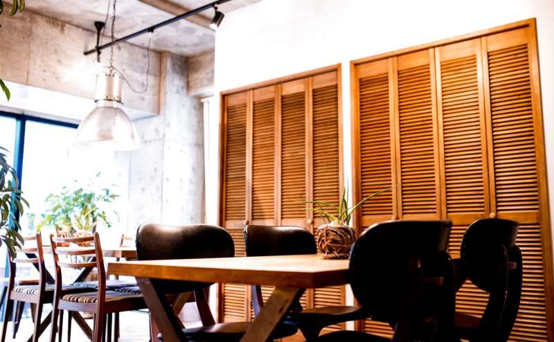 Howzlife Cafe 恵比寿 レンタルできるカフェ おしゃれ空間でロケ撮影 インタビュー撮影 ミーティングで利用可 くーある