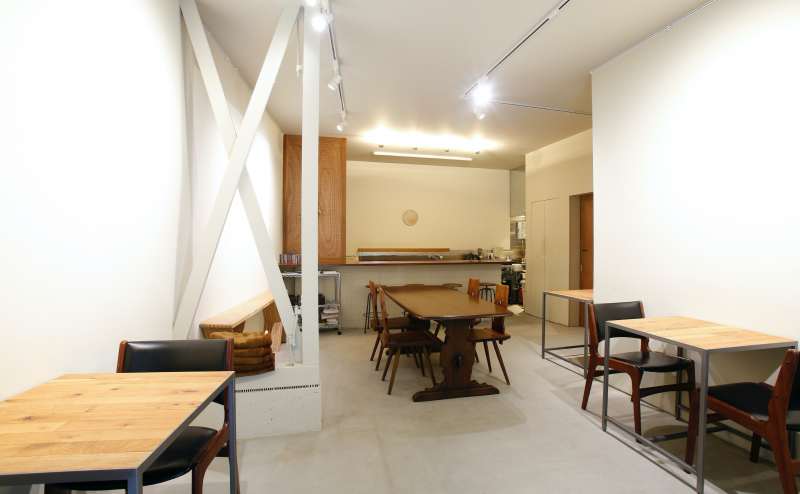 大阪中崎町駅 徒歩3分 ギャラリー カフェmatsuri シンプルおしゃれで使いやすいキッチン付きスペースです くーある