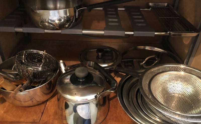 調理器具。ボウル、鍋、フライパンなど調理器具も充実