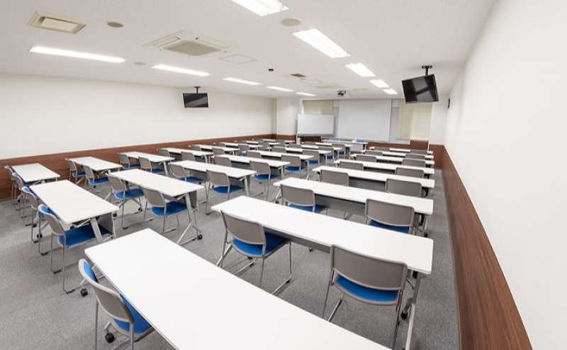 中会議室は、会議のほか、講演会、研修会、セミナーなどに使いやすいサイズです