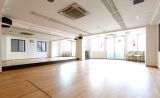 新宿 曙橋にある靖国通りに面した明るいダンススタジオ　Las Danzas in Tokyo