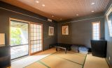 和室10畳は黒い壁と障子で仕切れる間取りでさらに落ち着く雰囲気に。
